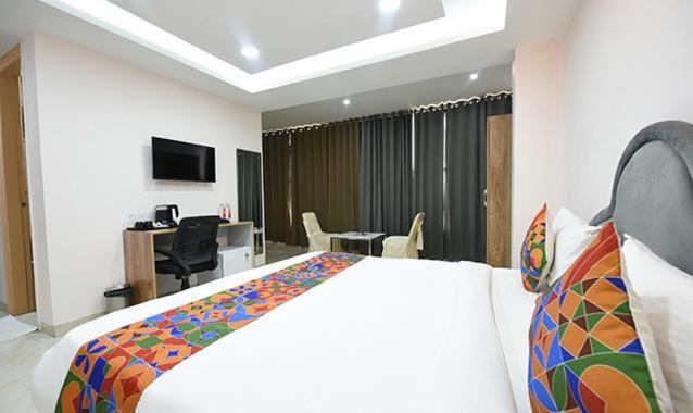 Immense Residency Hotel Faridábád Kültér fotó